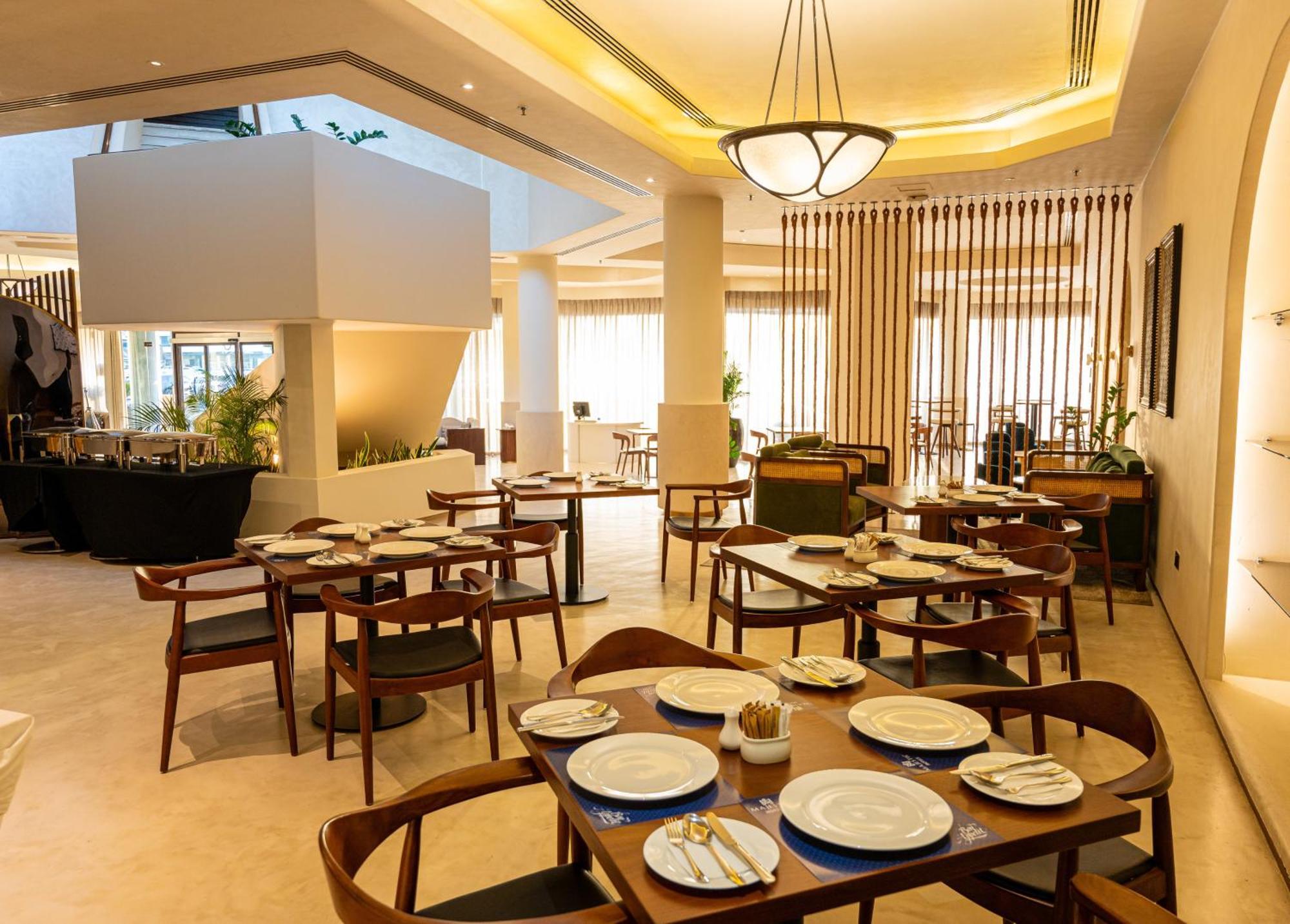 Majestic Cove Hotel - Formerly Le Meridien Fairway Дубай Екстер'єр фото