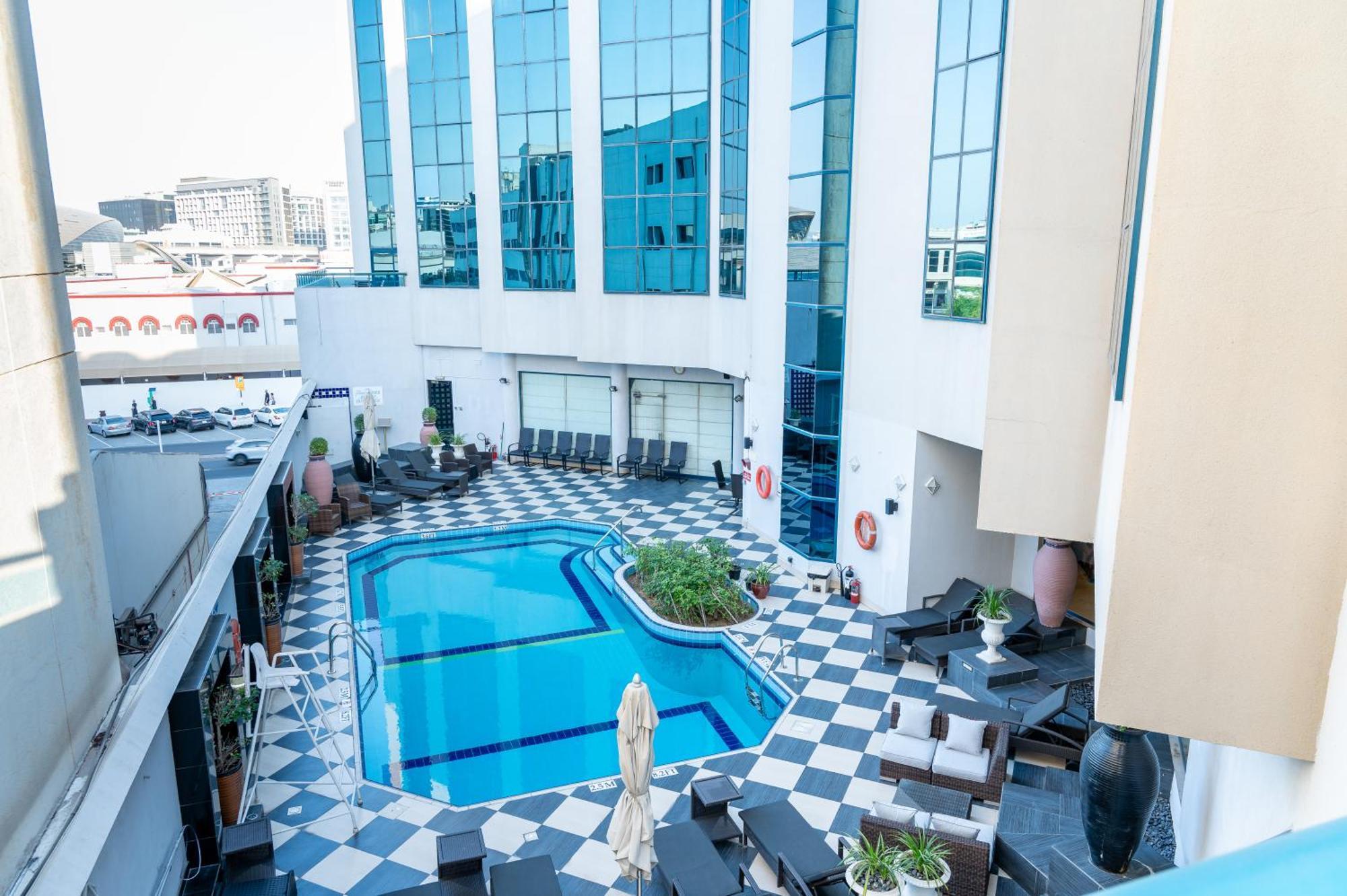 Majestic Cove Hotel - Formerly Le Meridien Fairway Дубай Екстер'єр фото